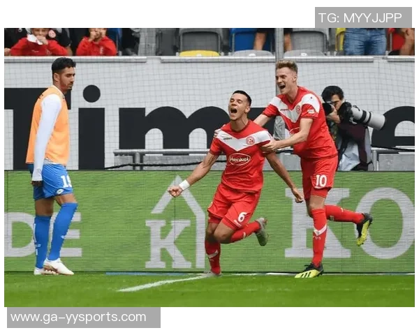 杜塞尔多夫与法兰克福激战结果揭晓球迷热议比赛精彩瞬间